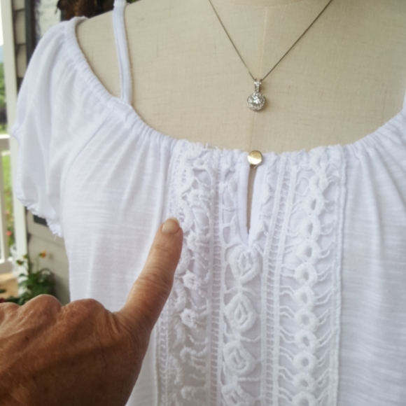 NO BOUNDARIES ♡  NWOT White Adj Straps Lace Front On|Off Shoulders Blouse Top S - Picture 14 of 14